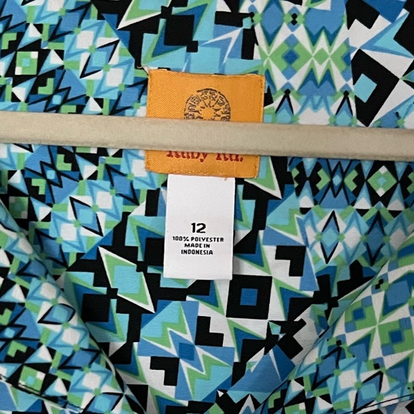 Ruby Rd. V-neck Top - Picture 4 of 11